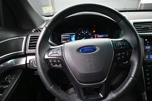 Used 2017 Ford Explorer Limited AWD/4WD image 8