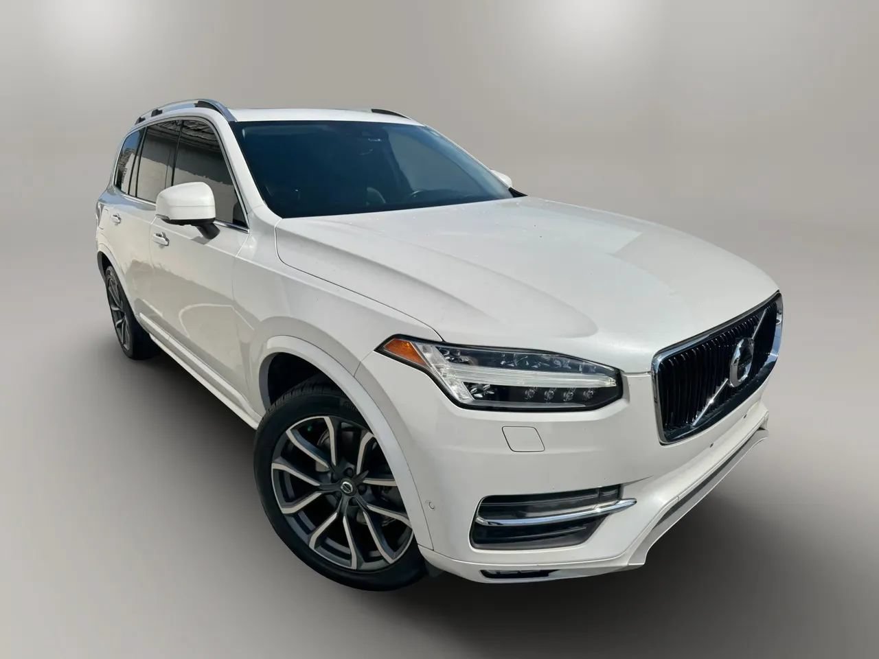 Used 2017 Volvo XC90 T6 Momentum w/ Vision Package AWD/4WD image 2