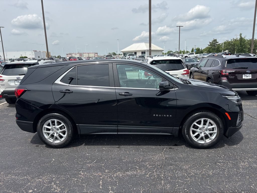 Used 2023 Chevrolet Equinox LT w/ Driver Convenience Package FWD image 2