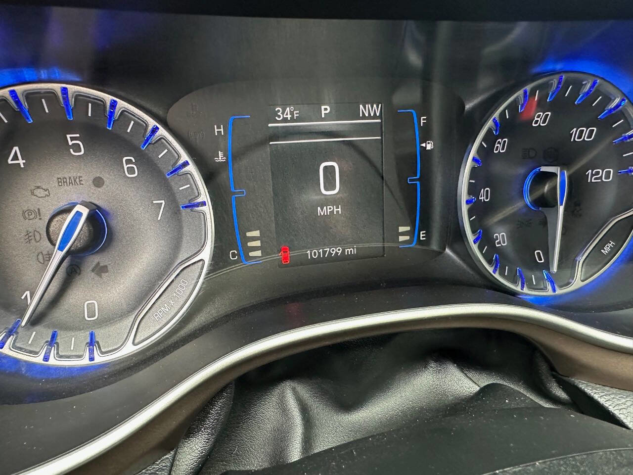 Used 2018 Chrysler Pacifica Touring-L w/ Tire & Wheel Group image 5