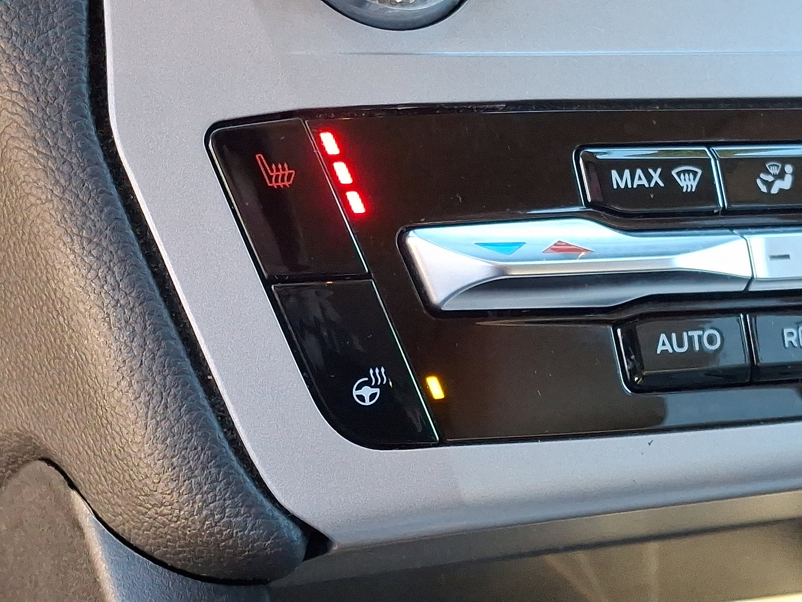 Used 2023 Ford Explorer XLT w/ Equipment Group 202A image 26