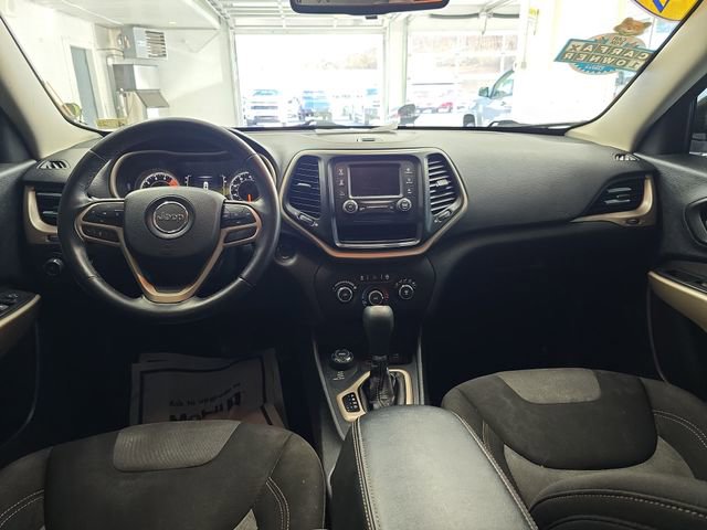 Used 2018 Jeep Cherokee Latitude w/ Altitude Package image 11