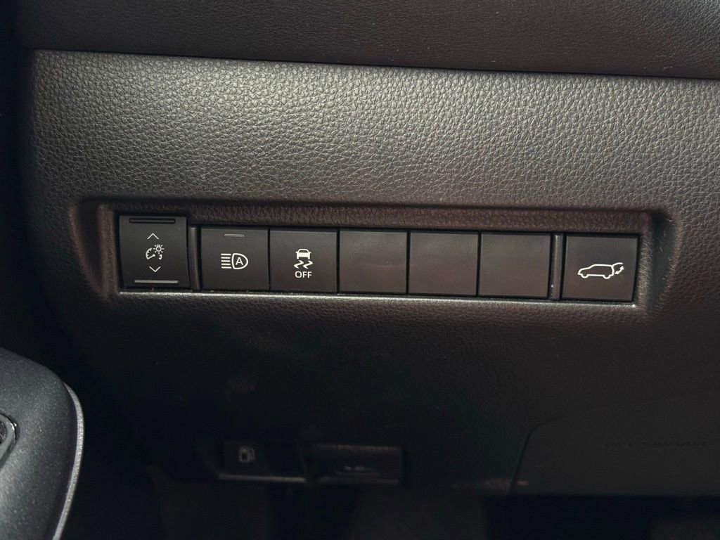 Used 2021 Toyota Venza LE image 19