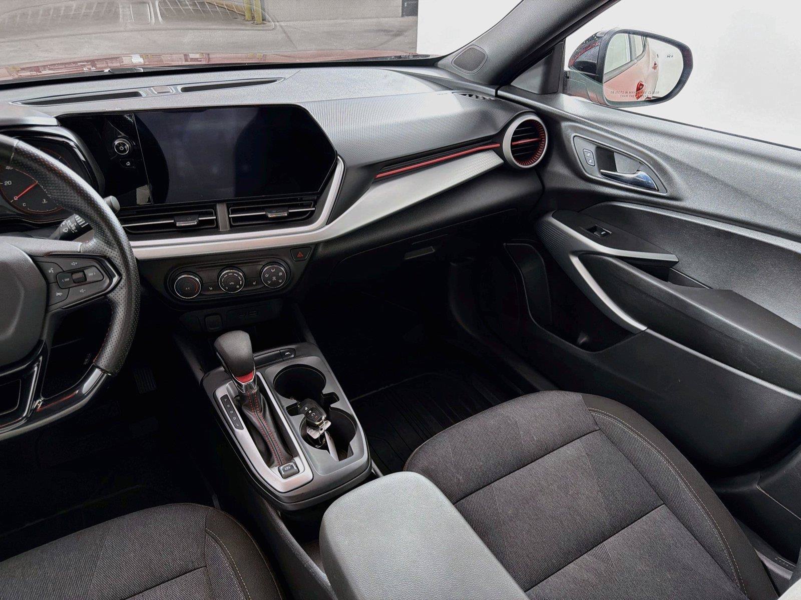 Used 2024 Chevrolet Trax RS w/ Driver Confidence Package FWD image 27