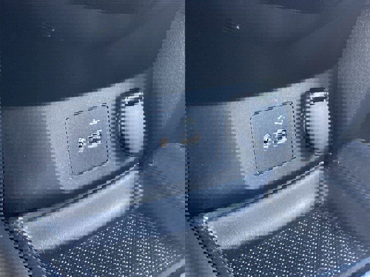 Used 2020 Nissan Rogue S image 27