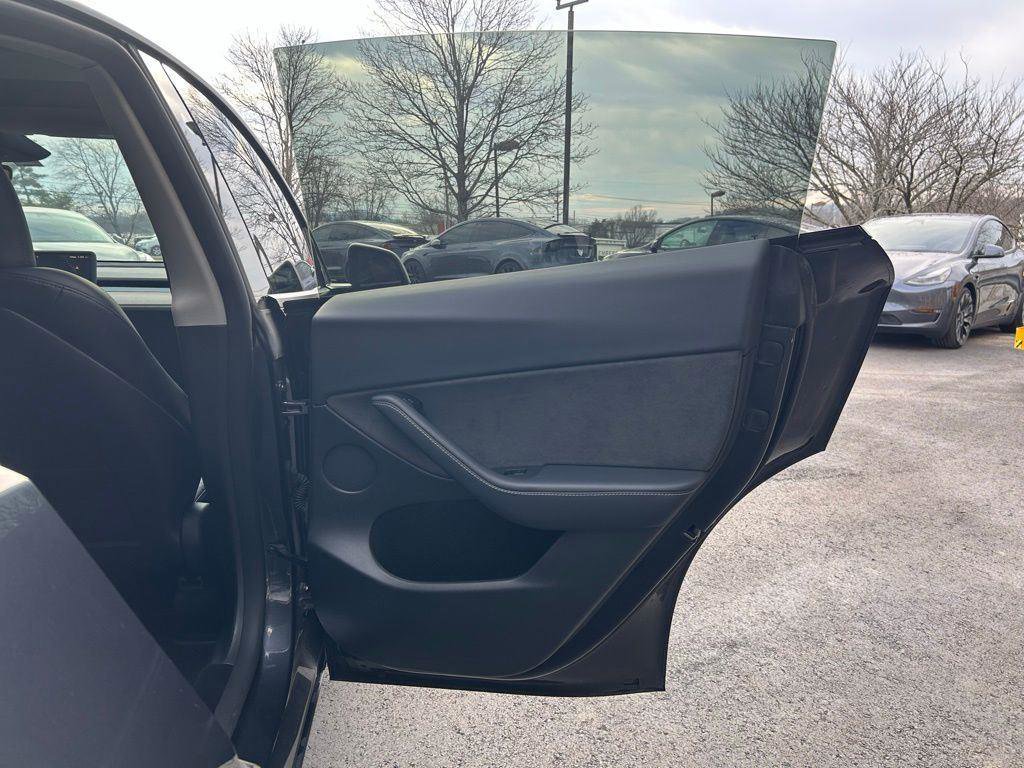 Used 2025 Tesla Model Y Long Range image 10
