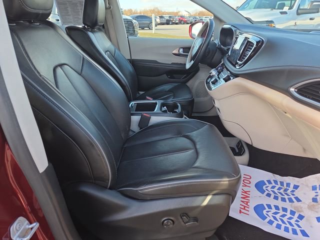 Used 2018 Chrysler Pacifica Limited image 33