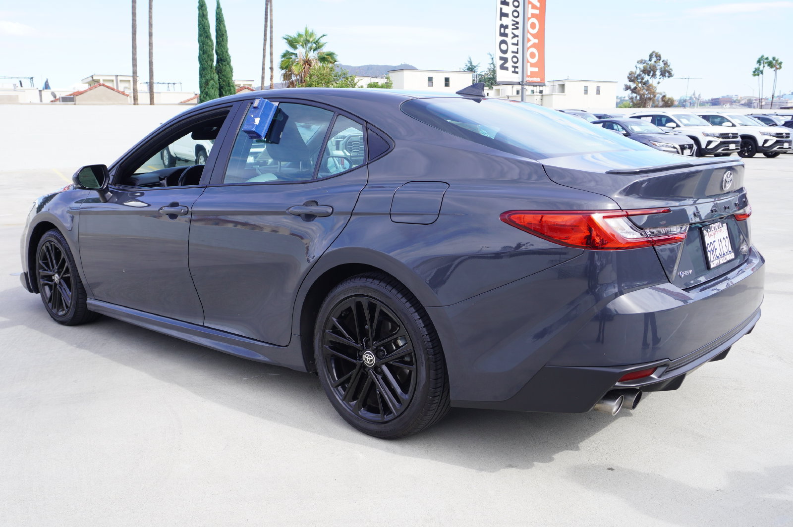 Used 2025 Toyota Camry SE FWD image 5