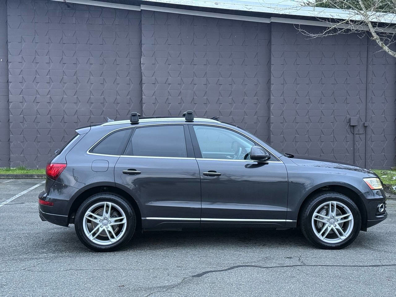 Used 2017 Audi Q5 2.0T Premium Plus w/ Technology Package image 4