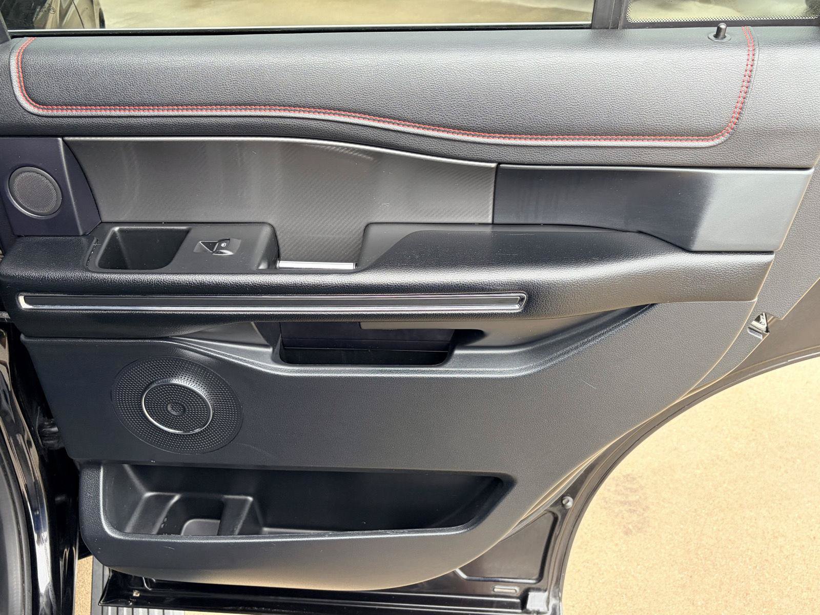 Used 2021 Ford Expedition Limited w/ Equipment Group 303A AWD/4WD image 32