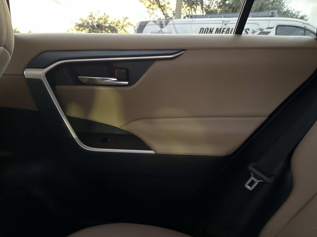 Used 2022 Toyota RAV4 XLE image 19