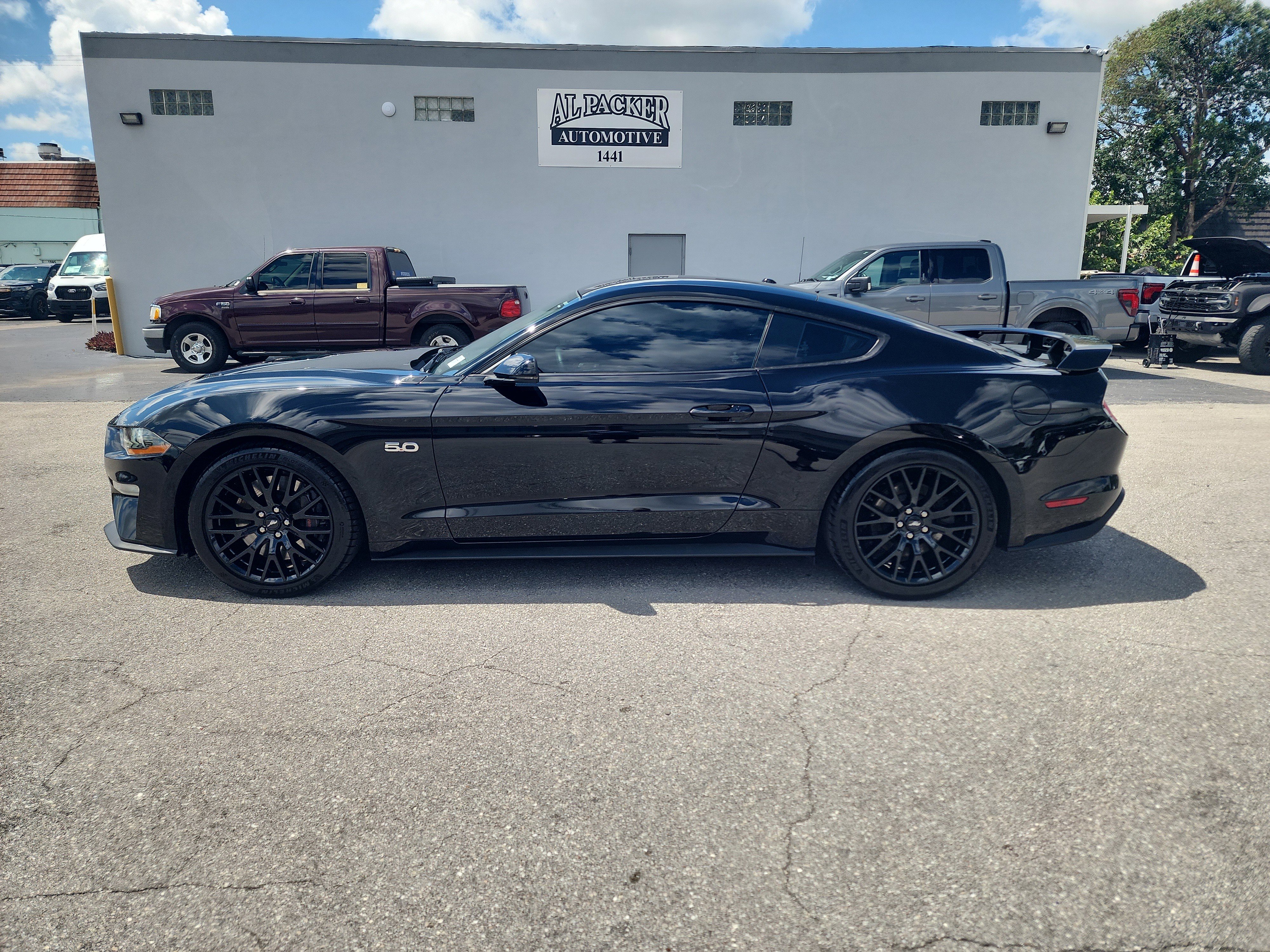 Used 2019 Ford Mustang GT Premium w/ GT Performance Package RWD image 2
