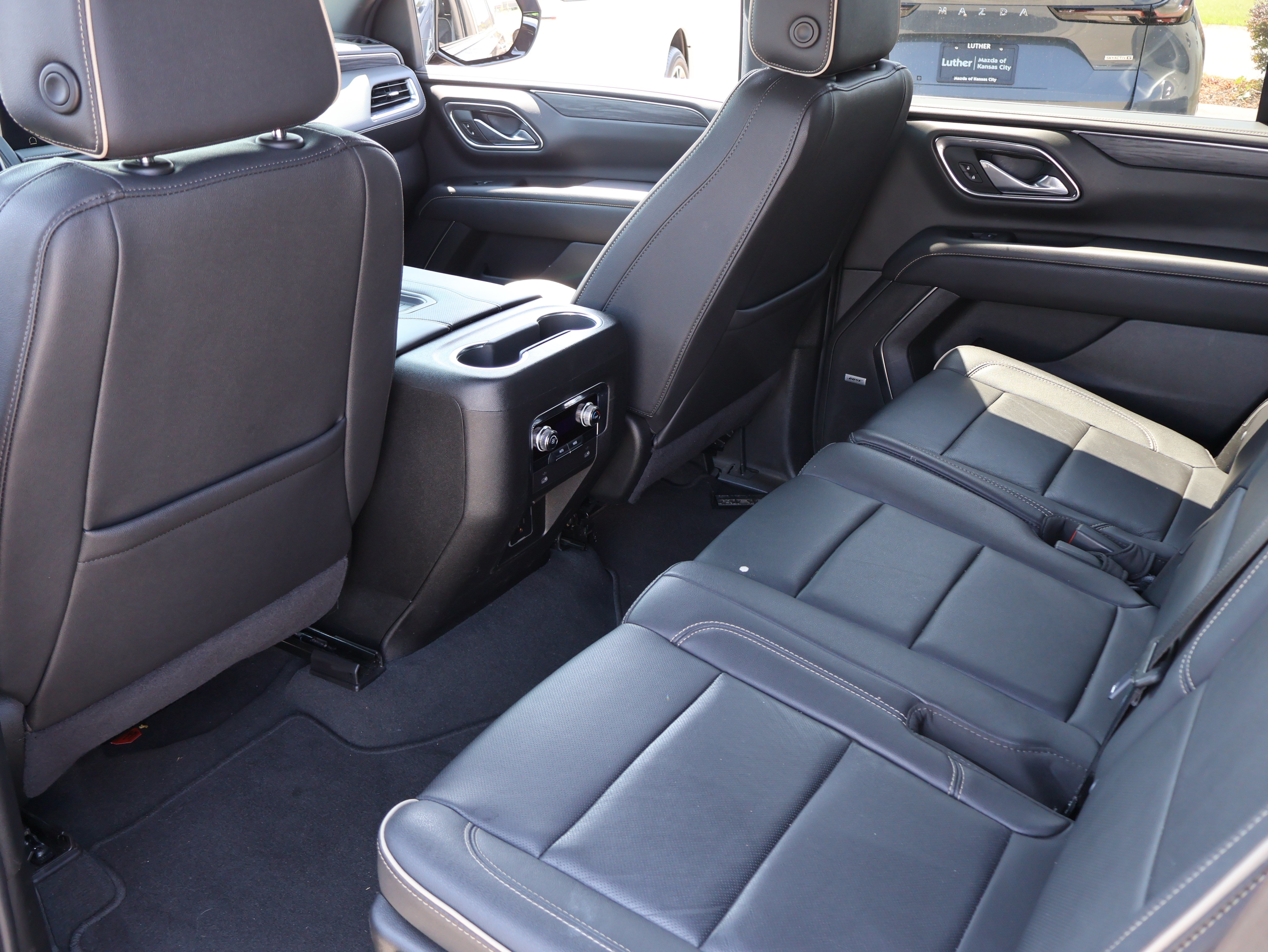 Used 2024 GMC Yukon SLT AWD/4WD image 14