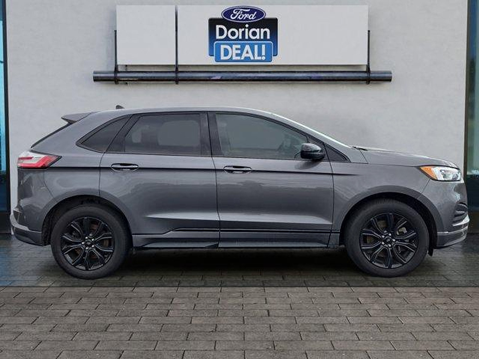 Used 2022 Ford Edge SE w/ Black Appearance Package AWD/4WD image 2