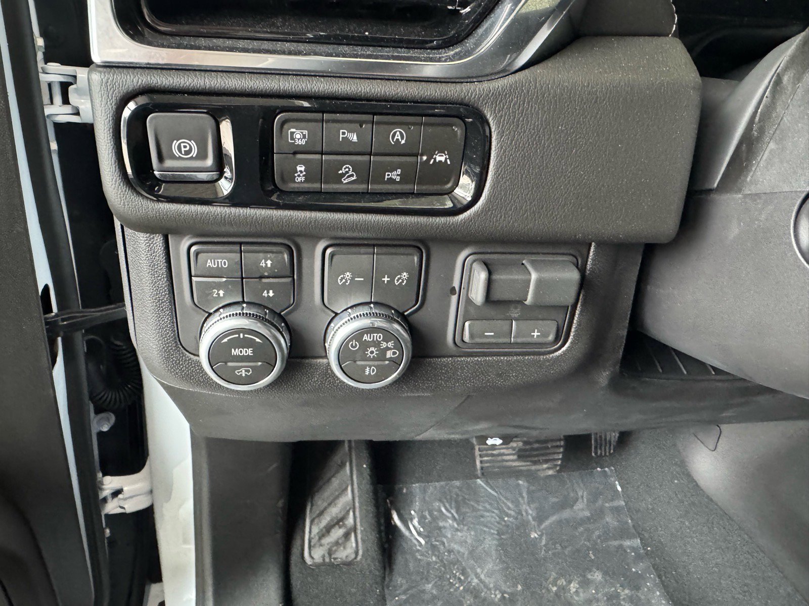 New 2026 GMC Yukon XL Denali image 21