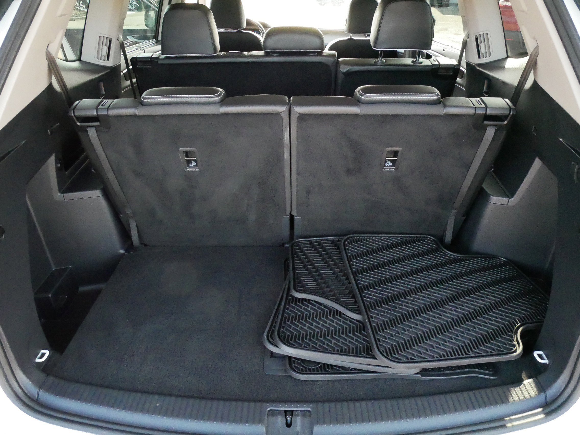 Used 2024 Volkswagen Atlas SEL Premium R-Line image 18