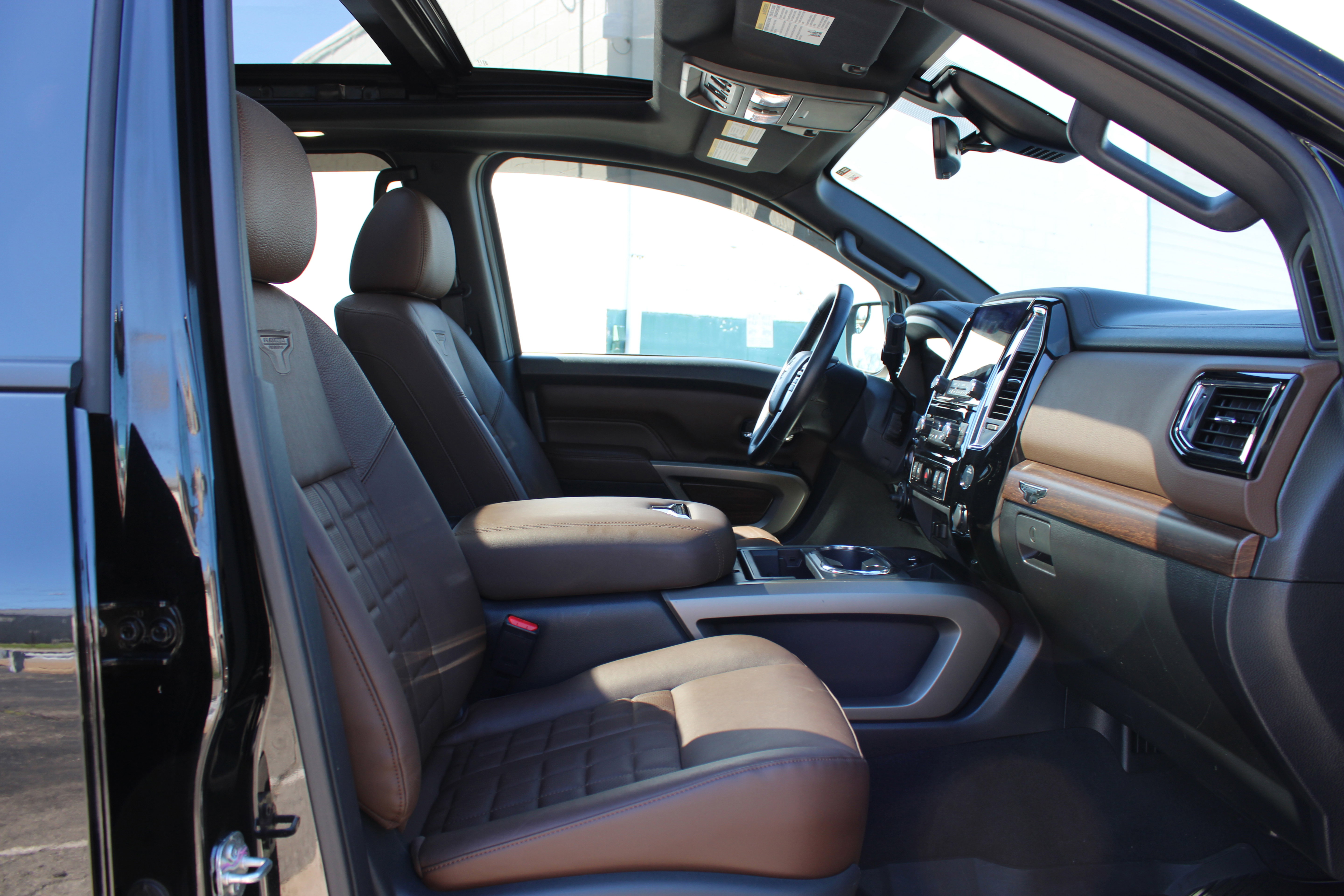 Certified 2023 Nissan Titan Platinum Reserve w/ Moonroof Package image 16