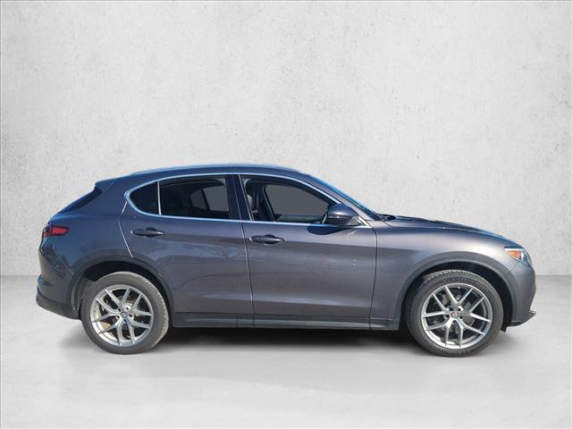 Used 2018 Alfa Romeo Stelvio AWD image 4