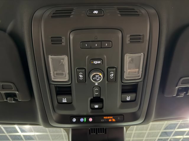 Used 2024 GMC Yukon XL Denali Ultimate AWD/4WD image 24