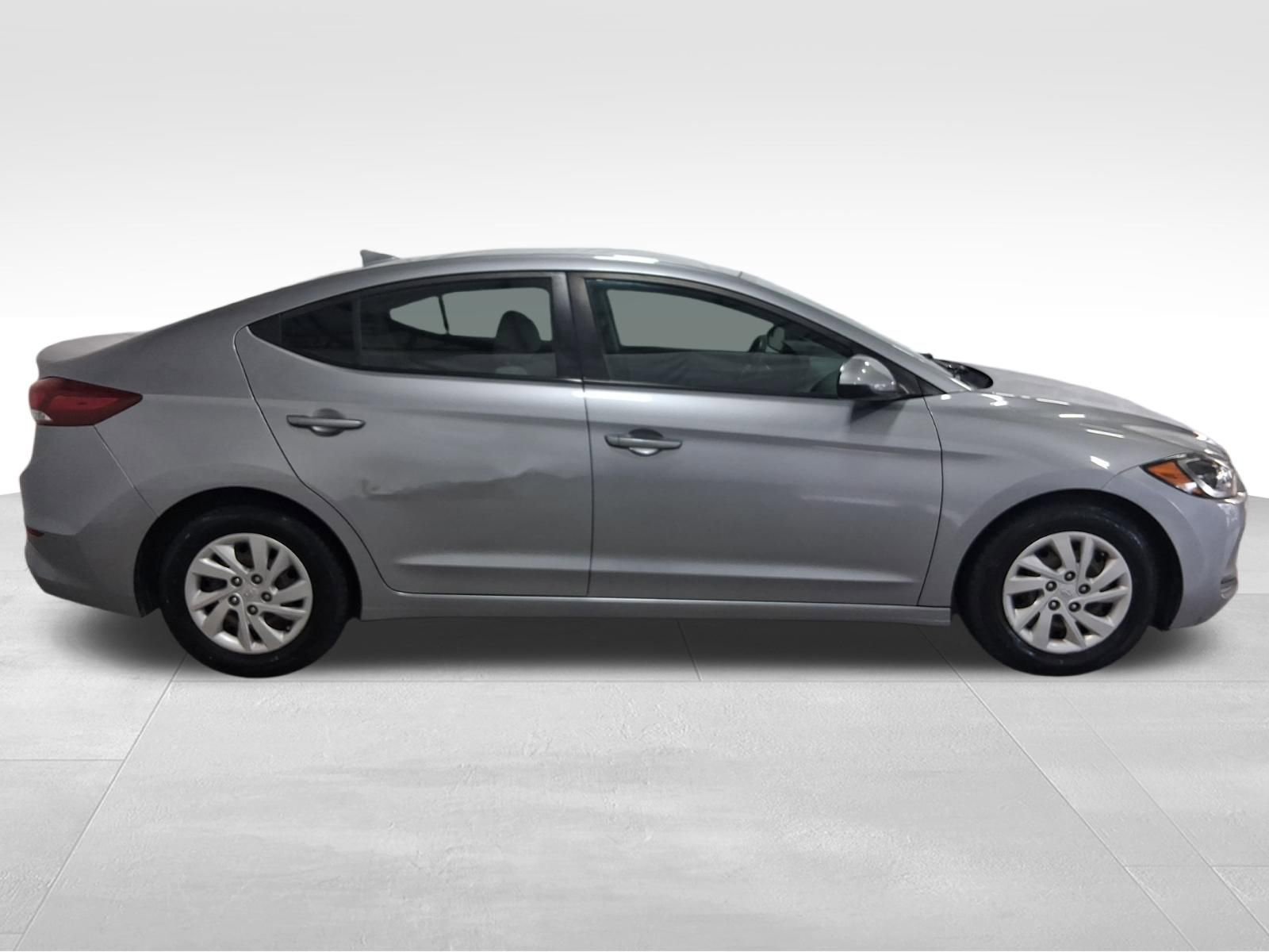 Used 2017 Hyundai Elantra SE image 4