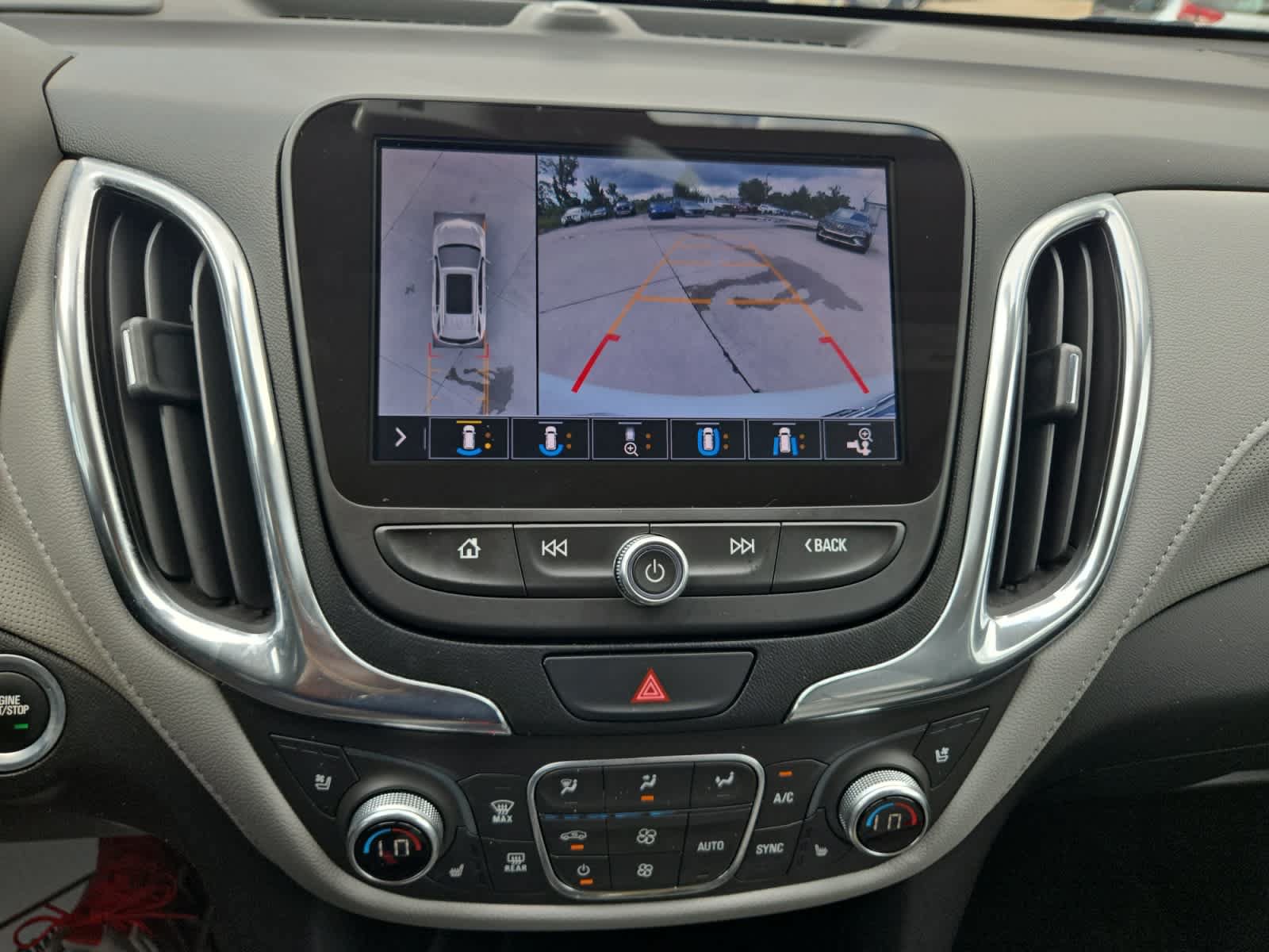 Used 2019 Chevrolet Equinox Premier FWD image 17