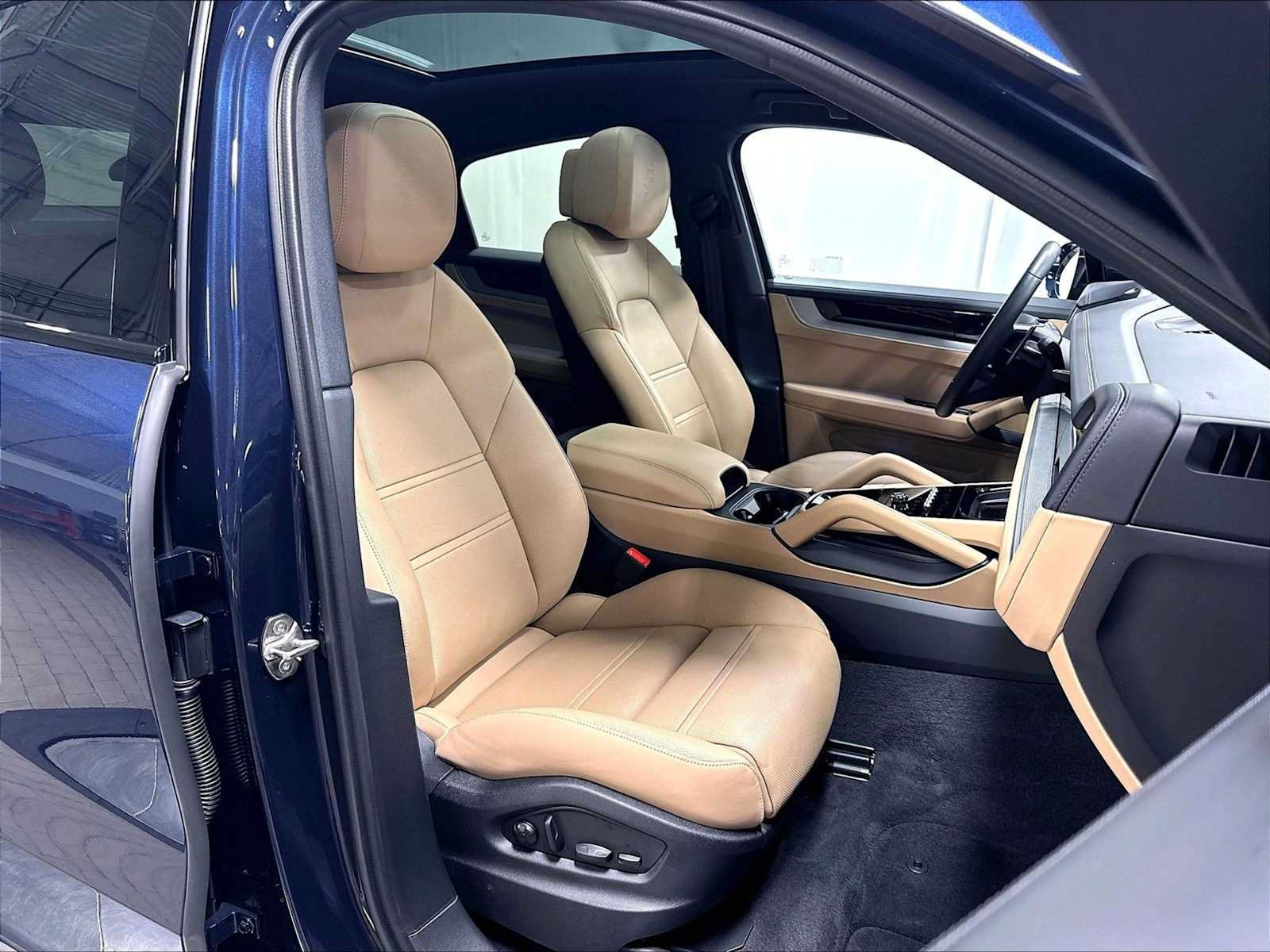 Used 2026 Porsche Cayenne Coupe AWD/4WD image 29