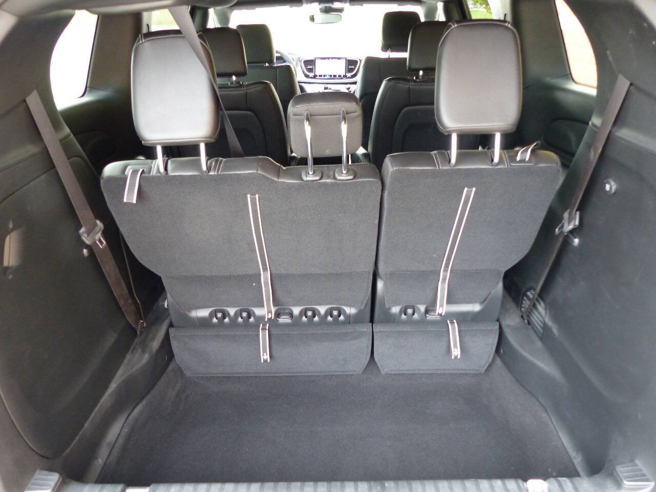 Used 2025 Chrysler Pacifica Select FWD image 23