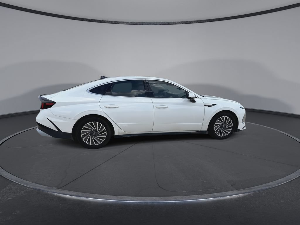 Used 2025 Hyundai Sonata Limited FWD image 9
