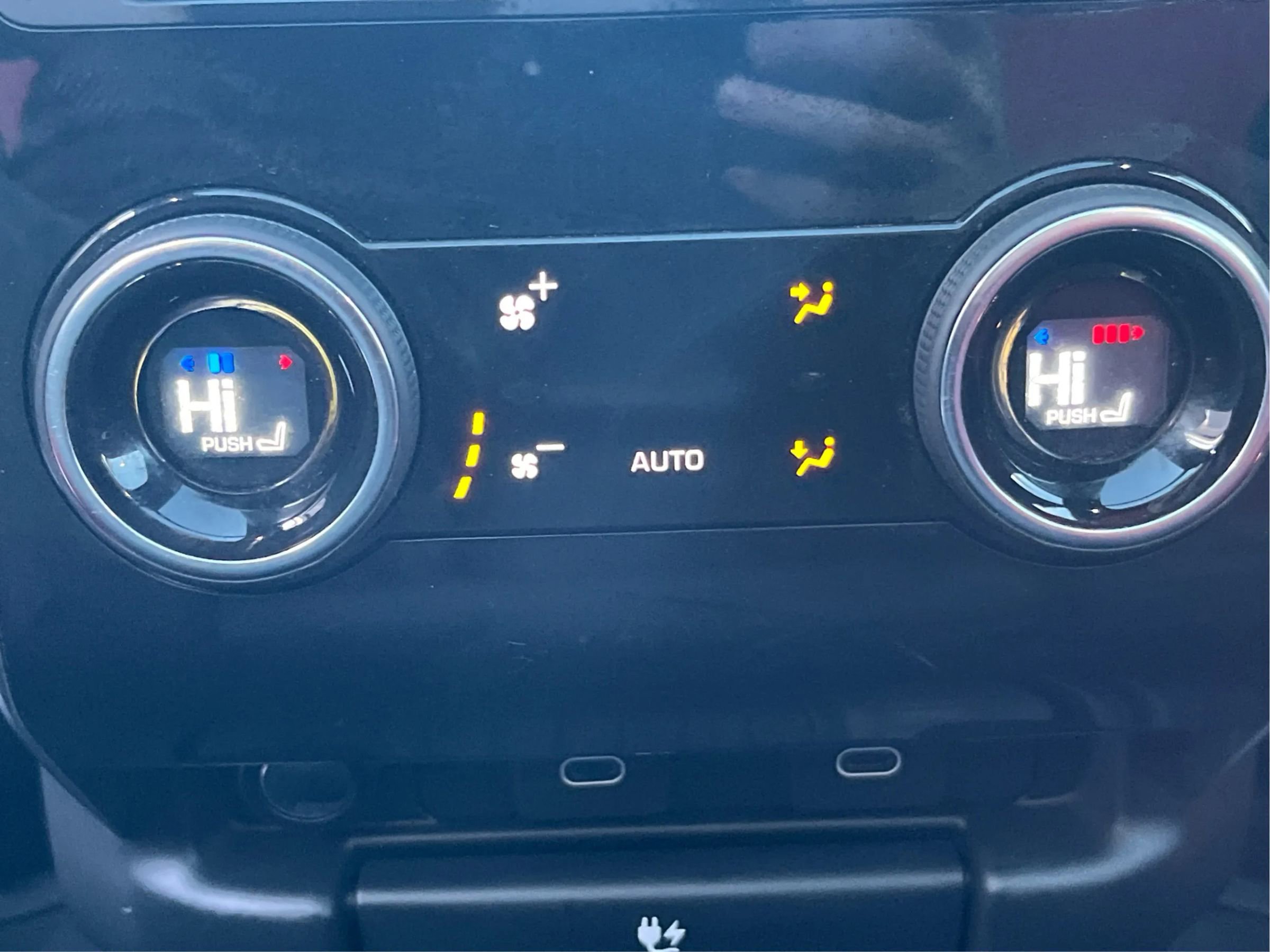 Used 2022 Land Rover Range Rover Sport SVR image 39