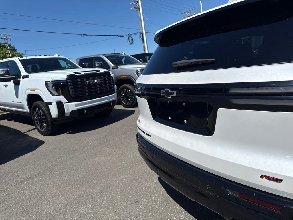Used 2025 Chevrolet Traverse RS AWD/4WD image 37