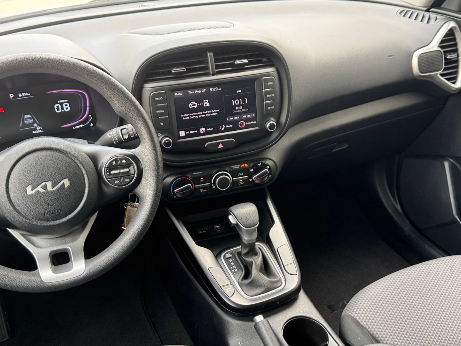 Used 2025 Kia Soul LX w/ LX Technology Package FWD image 19