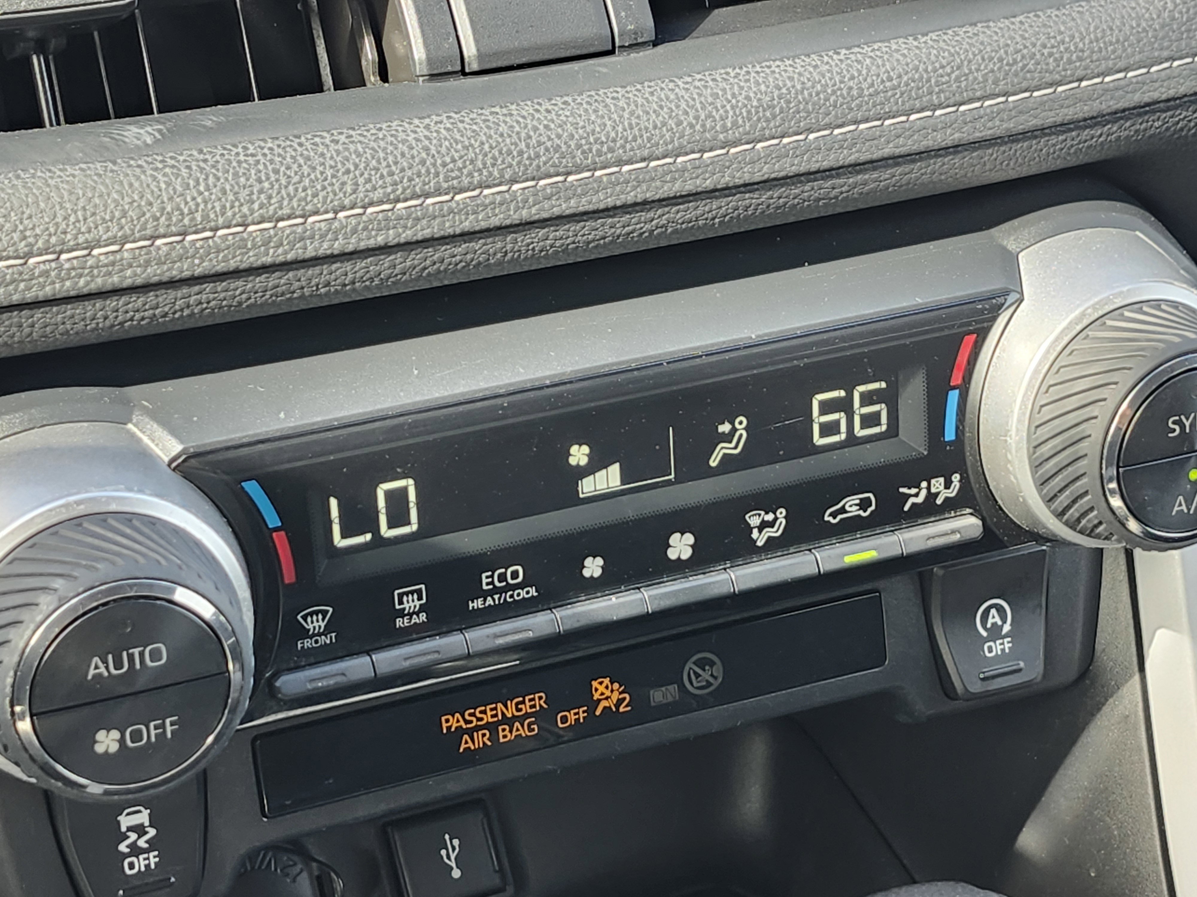 Used 2020 Toyota RAV4 XLE image 28