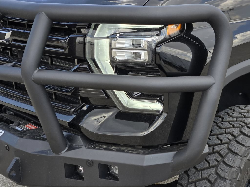 Used 2025 Chevrolet Silverado 3500 High Country w/ High Country Premium Package AWD/4WD image 9