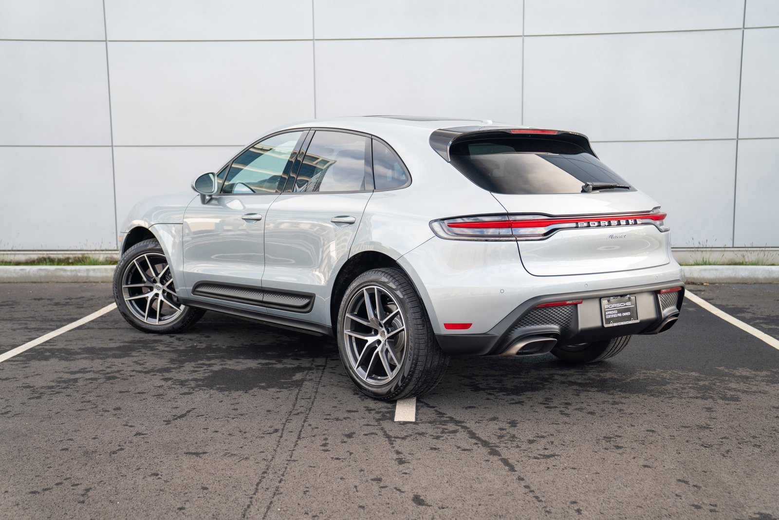 Certified 2025 Porsche Macan video 3