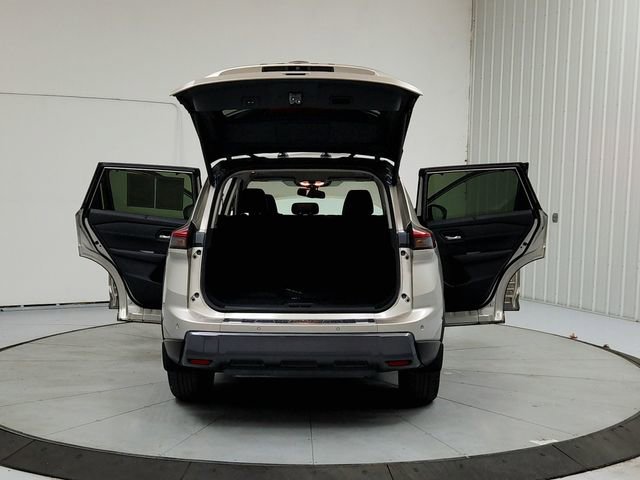 Used 2025 Nissan Rogue SL w/ Tech Package image 14