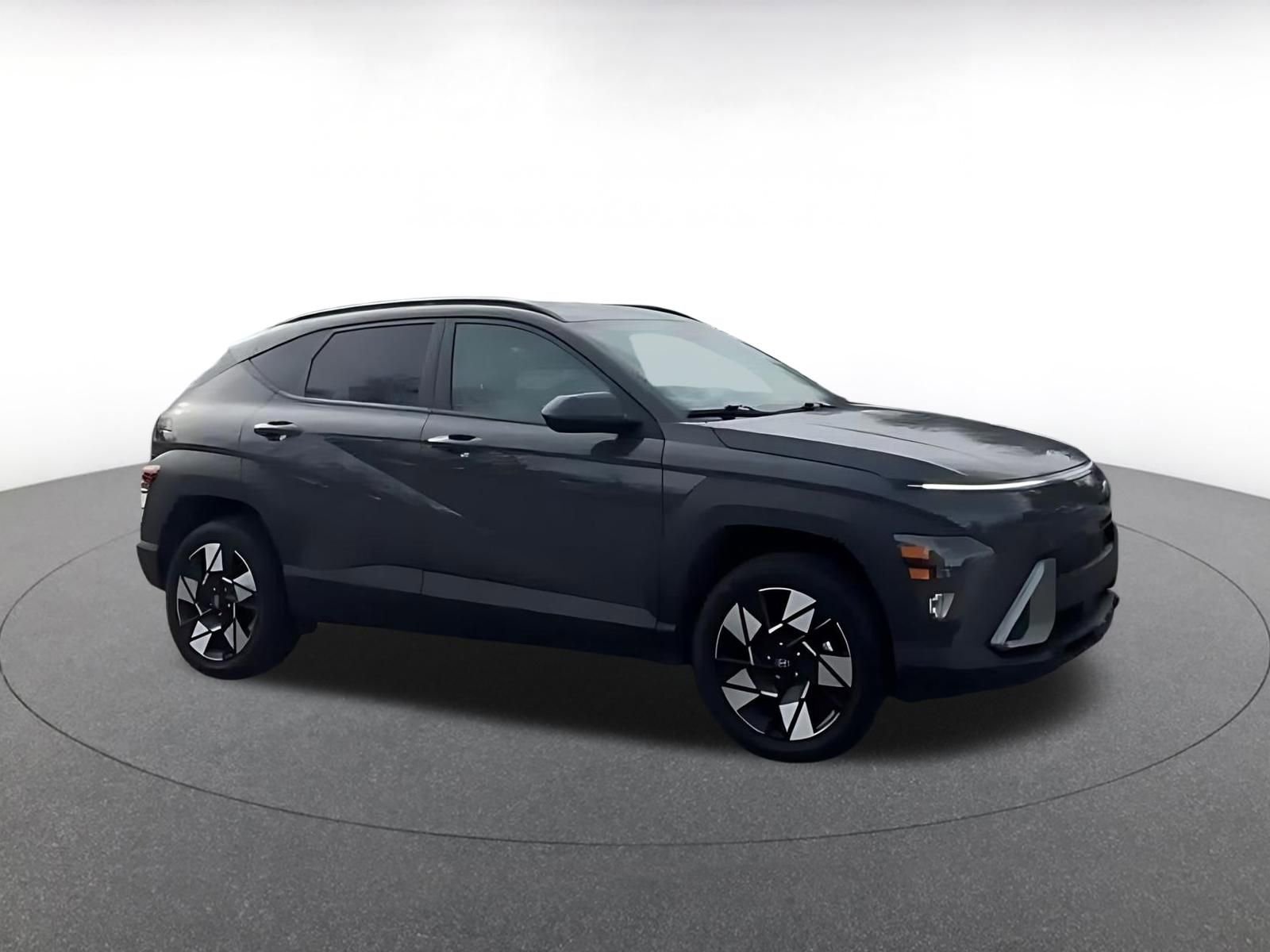Used 2025 Hyundai Kona SEL image 2