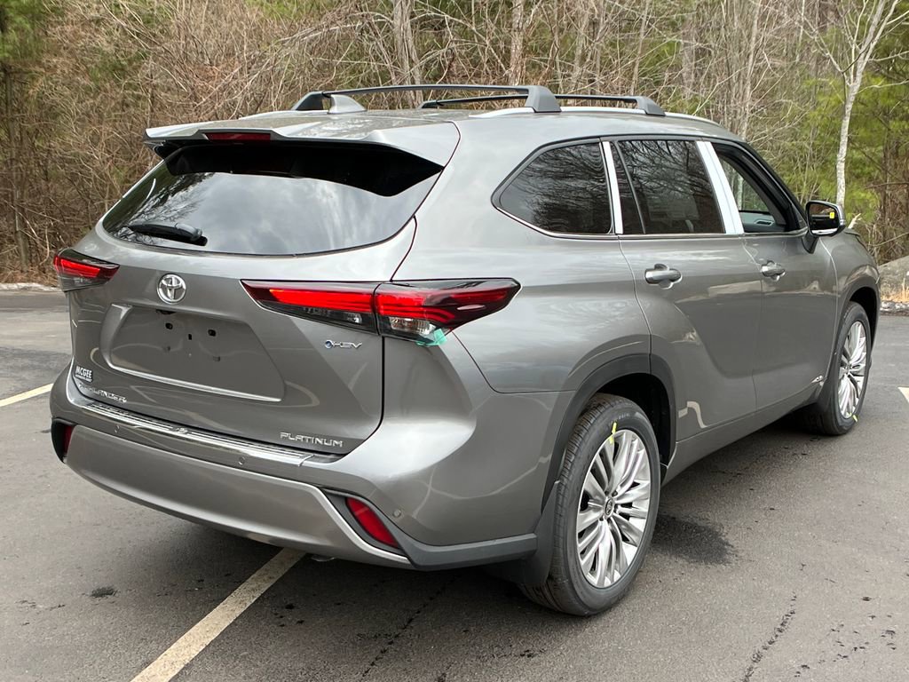 New 2026 Toyota Highlander Platinum image 5
