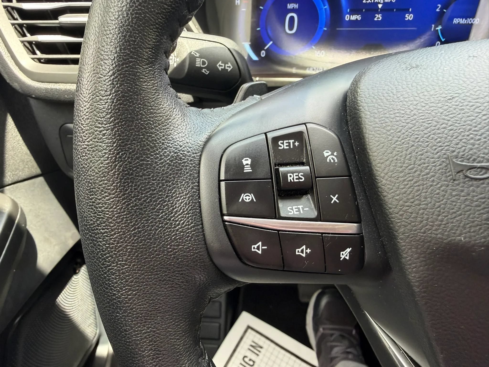 Used 2020 Ford Escape Titanium w/ Titanium Premium Package 2.0 AWD/4WD image 24