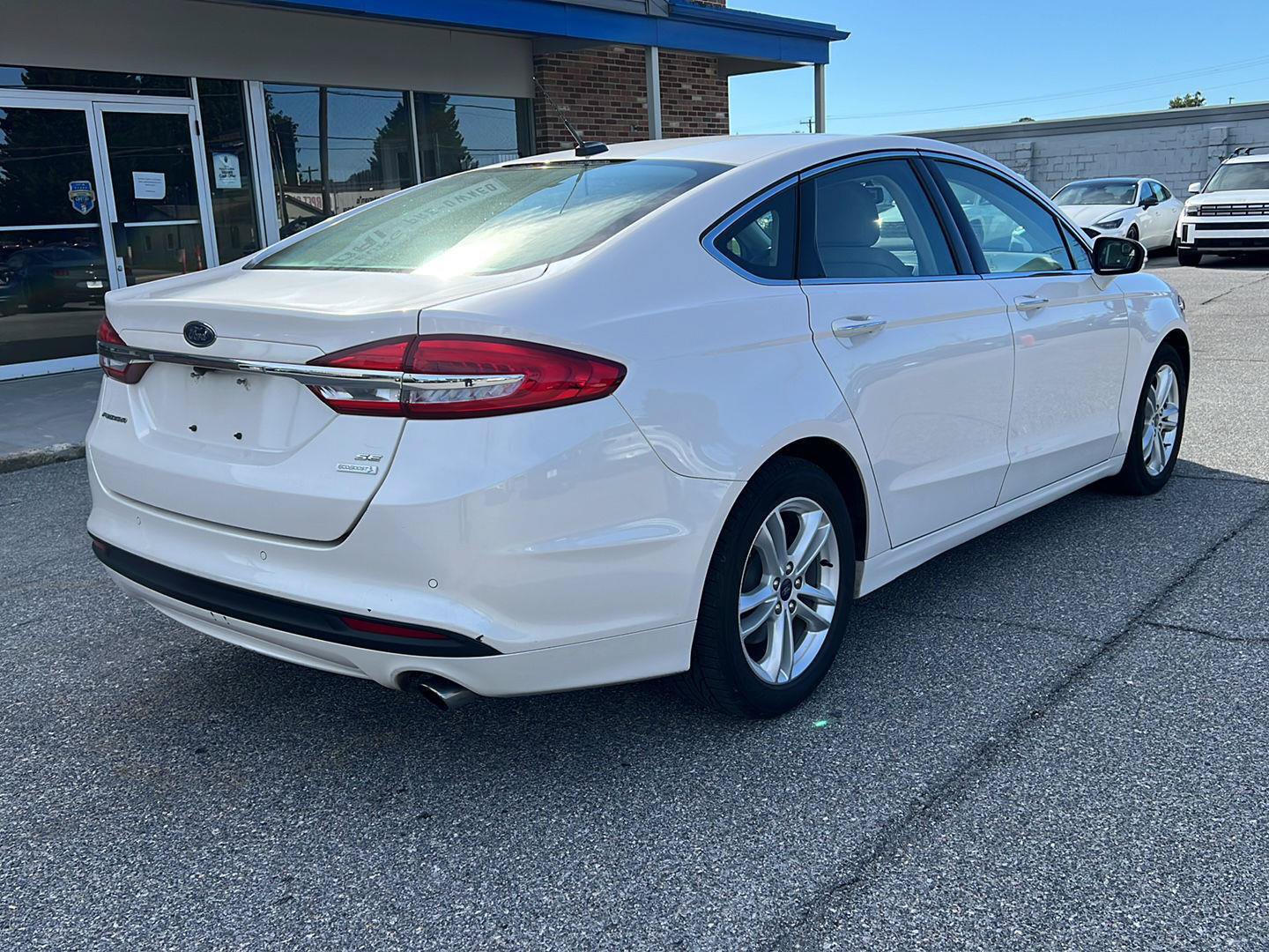 Used 2018 Ford Fusion SE w/ Fusion SE Technology Package FWD image 5
