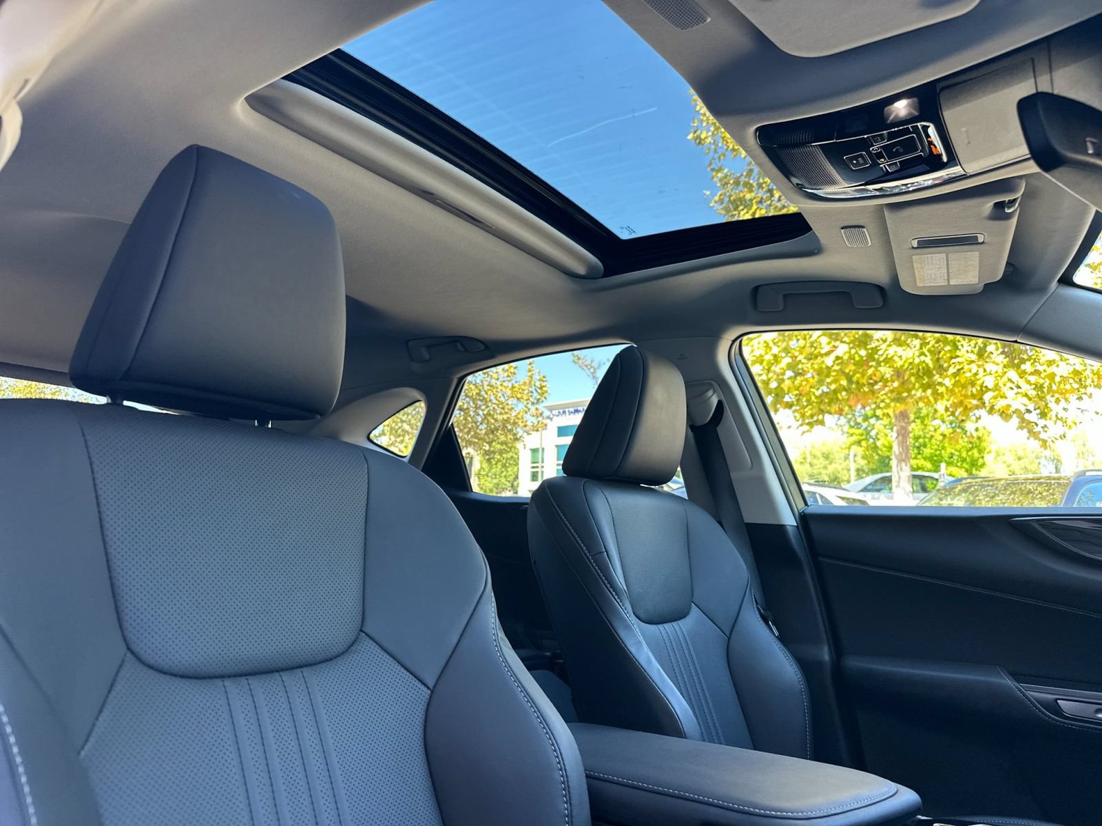 Used 2025 Lexus NX 250 FWD w/ Premium Package image 18