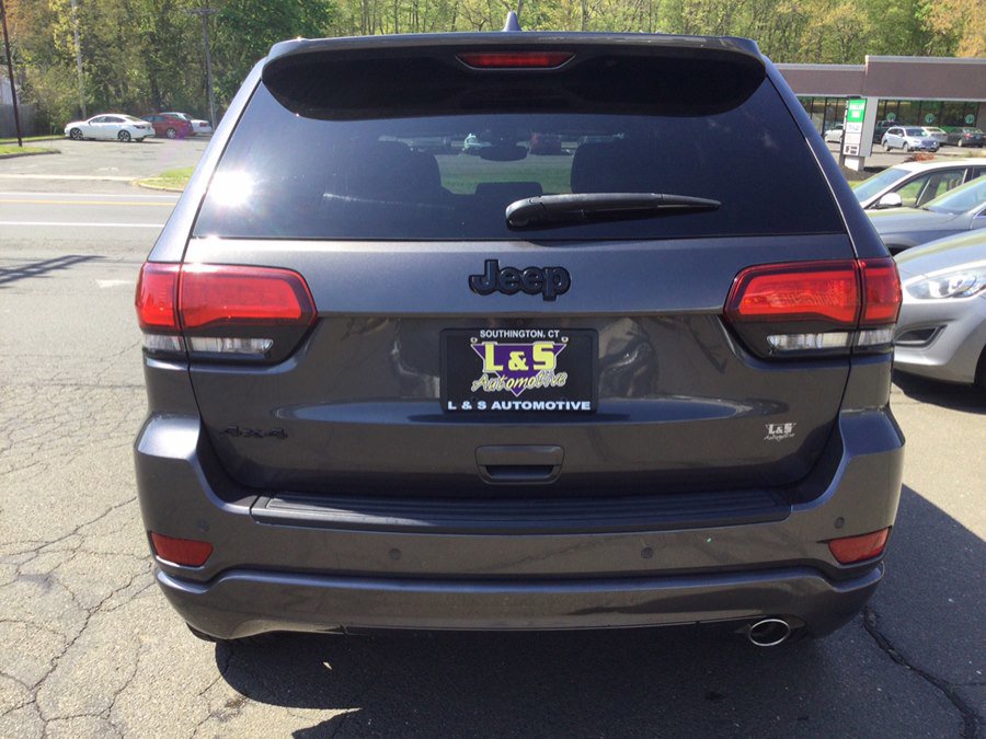 Used 2018 Jeep Grand Cherokee Altitude AWD/4WD image 9
