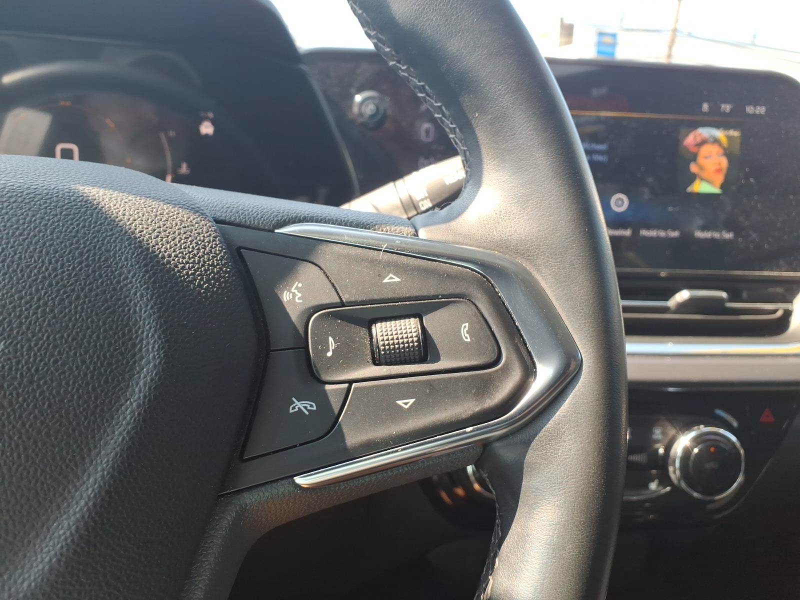 Used 2025 Chevrolet Trax ACTIV FWD image 27
