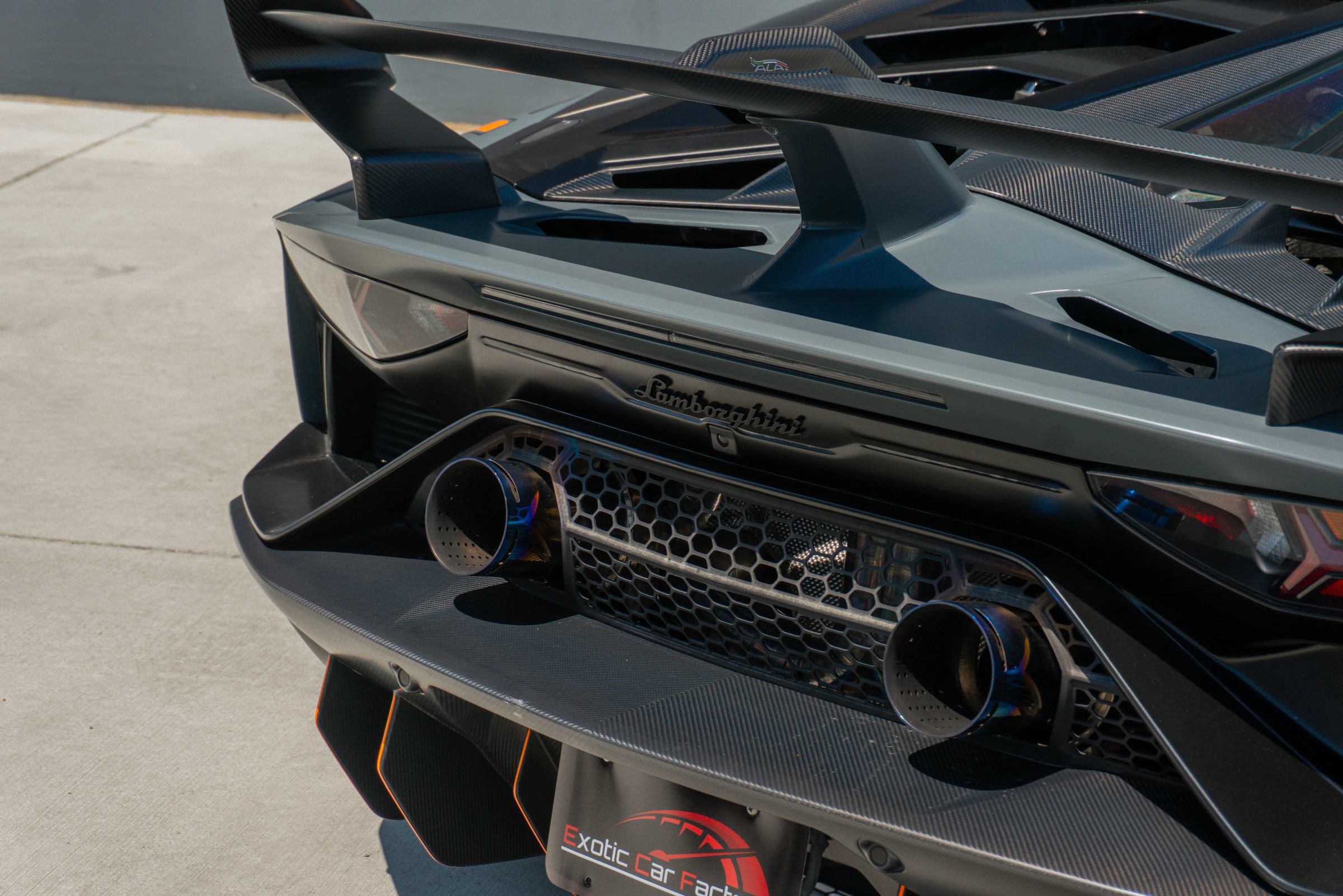 Used 2019 Lamborghini Aventador SVJ AWD/4WD image 43