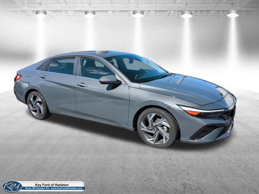 Used 2025 Hyundai Elantra SEL FWD image 1