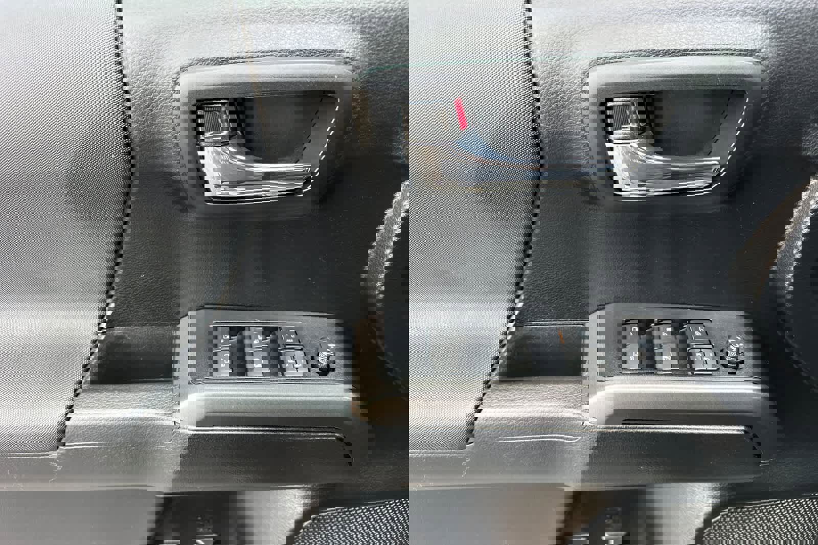 Used 2022 Toyota Tacoma TRD Off-Road w/ Technology Package image 12