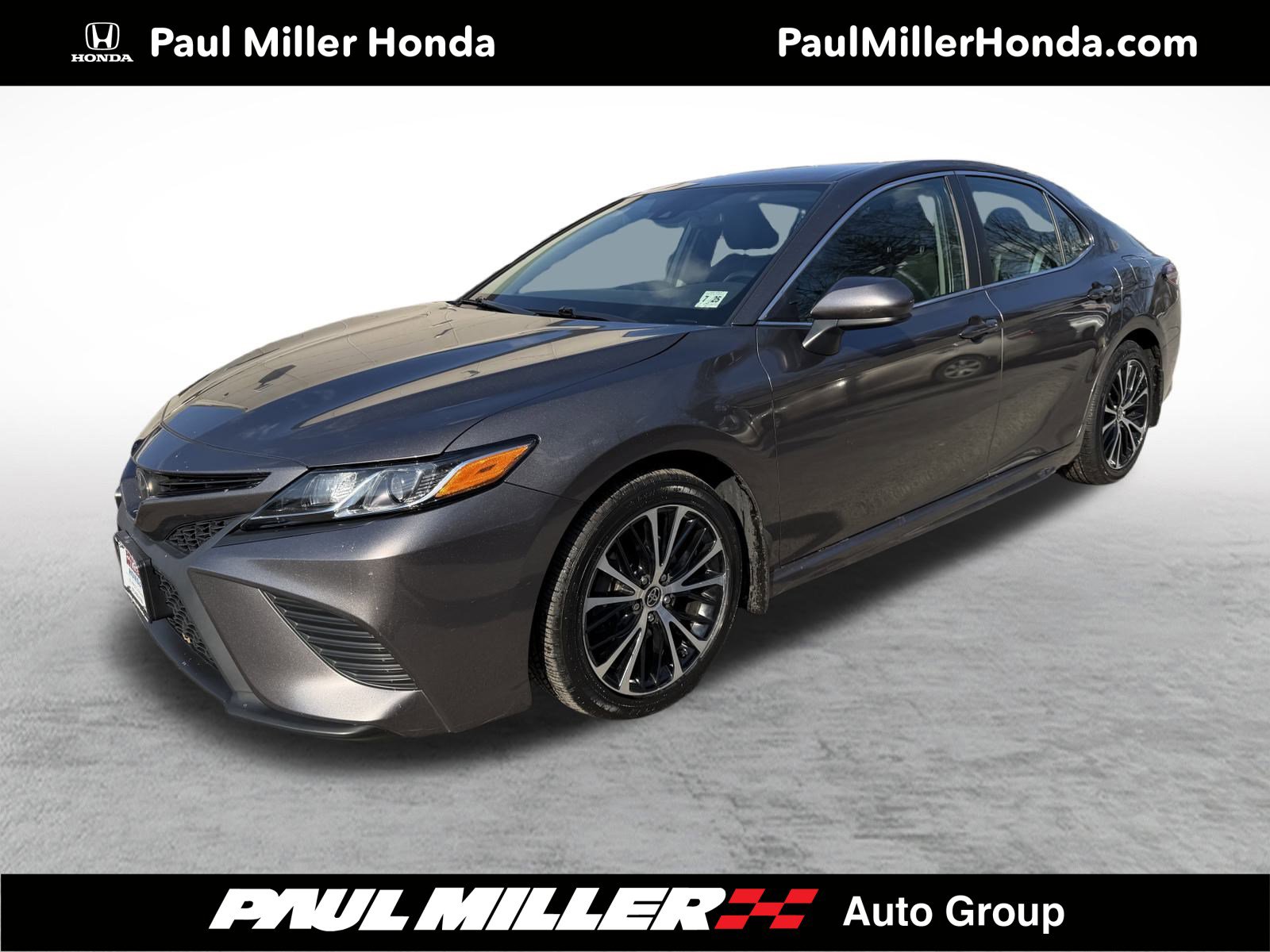 Used 2020 Toyota Camry image 1