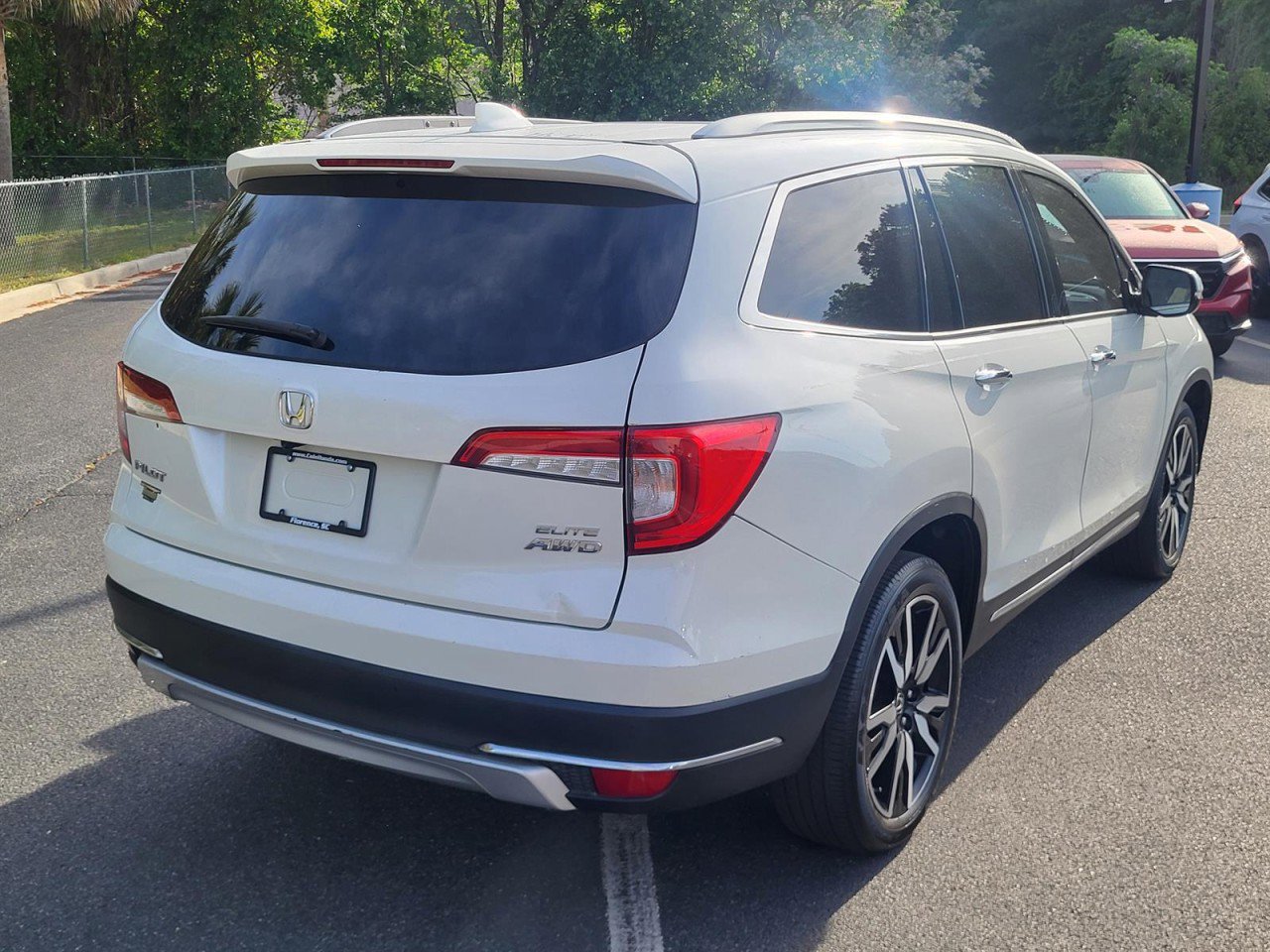 Used 2019 Honda Pilot Elite image 2
