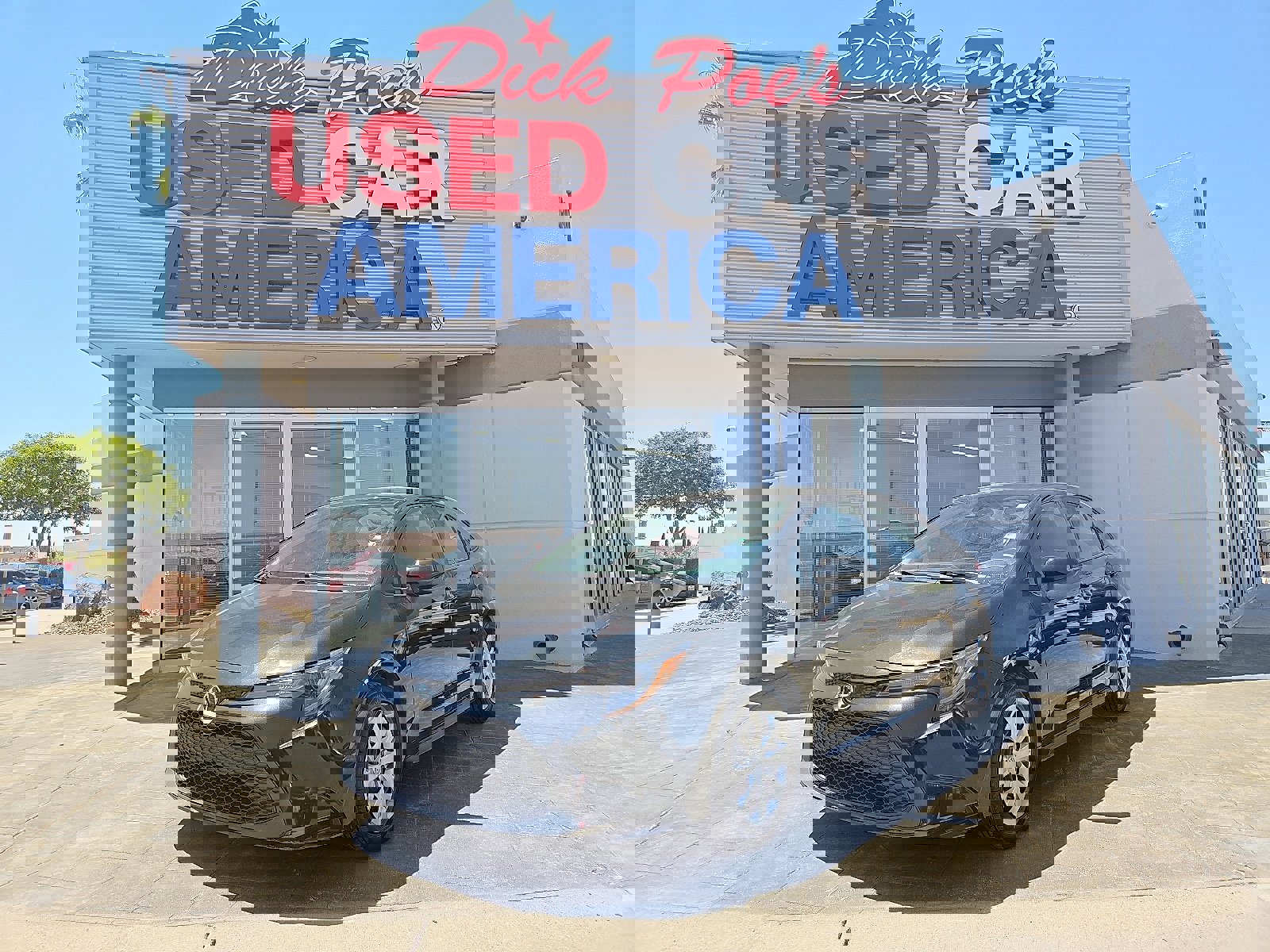 Used 2022 Toyota Corolla LE image 1