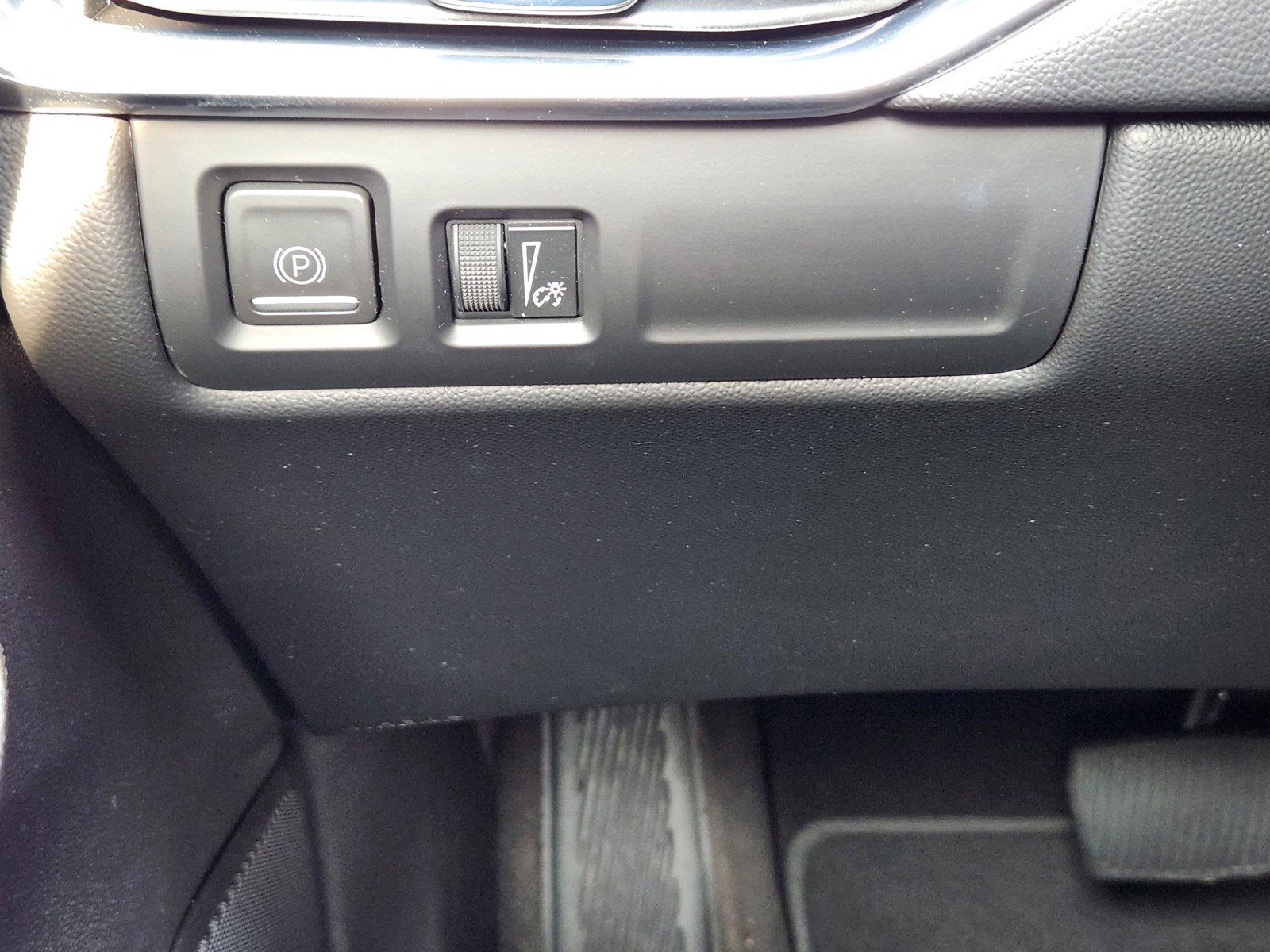 Certified 2023 Cadillac XT4 Premium Luxury w/ Enhanced Visibility Package image 18