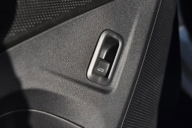 Certified 2026 Volkswagen Tiguan SEL R-Line image 9